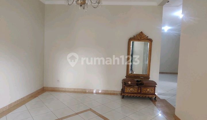 Rumah Dalam Kompleks Cipete. Lt.377m/Lb220m. 11 M 2