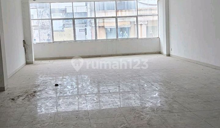 Ruko 3.5Lantai .Pasar Mayestik400 Jt/ Thn Ruko 3.5Lantai .Pasar Mayestik400 Jt/ Thn