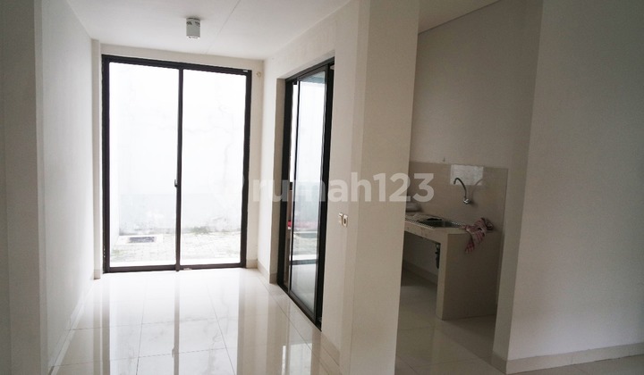 For Rent: House in Prestigia, The Eminent, CBD BSD City, Semi-Furnished. 2