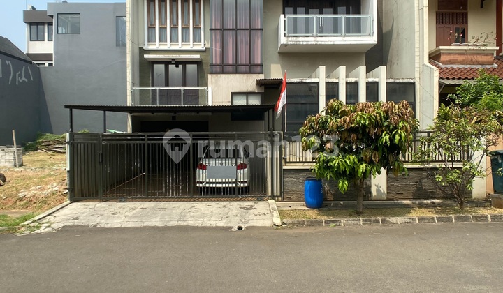 Dijual Rumah Cantik Furnished di Anggrek Loka, BSD City