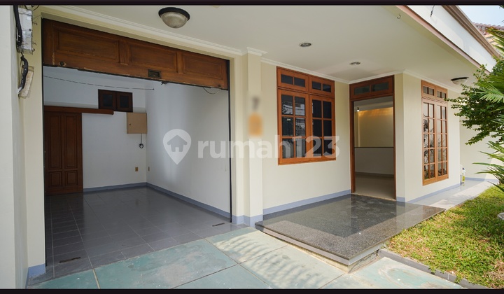 For Sale/Rent 3-Story House on Jl Thalib 2