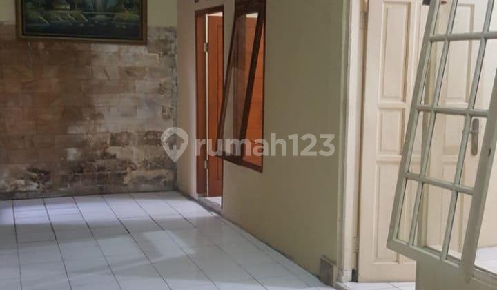 4-Bedroom House on Jl Arjuna Utan Kayu 4-Bedroom House on Jl Arjuna Utan Kayu