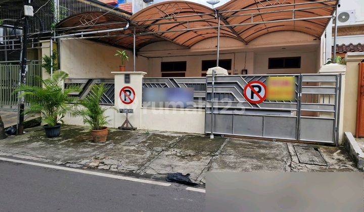 Quick Sale 4-Bedroom House on Dwi Warna Street 1