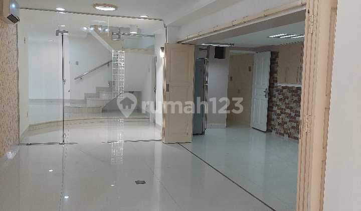 4 Bedroom House in North Tanjung Duren 4 Bedroom House in North Tanjung Duren