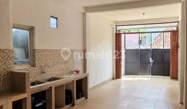 Rent 4-Story Shop House on Jl Kesederhanaan Raya 2