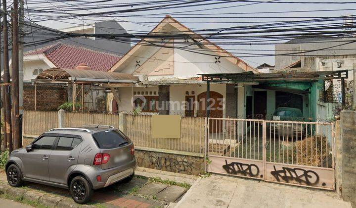 Rumah Lama Pinggir Jalan Utama di Cawang Otista 1