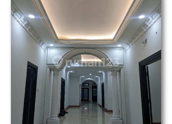 Elite Luxury 2-Story House on Jl Prof Moch Yamin, Menteng, Central Jakarta 2