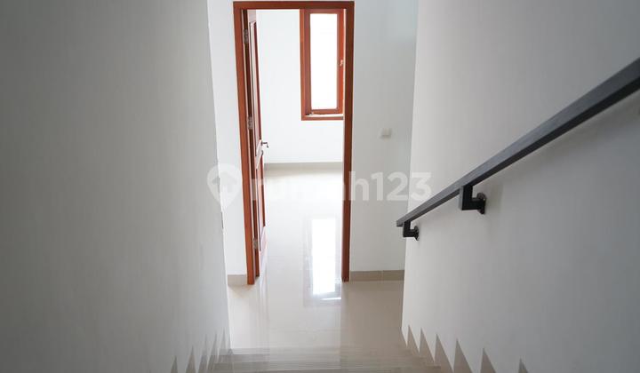 Ready to Occupy, House, 2 Floors in Casa Amira Bintaro Tangsel, SHM, Near Airport Access, Flood-Free 2