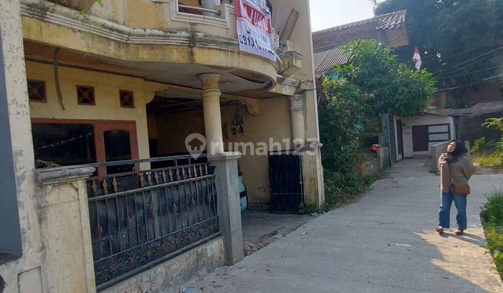 RUMAH  2 1/2  Lantai , saat ini digunakan untuk HOME INDUSTRI, bangunan kokoh, lokasi dekat Perum  Villa Taman Kartini dan Giant 2