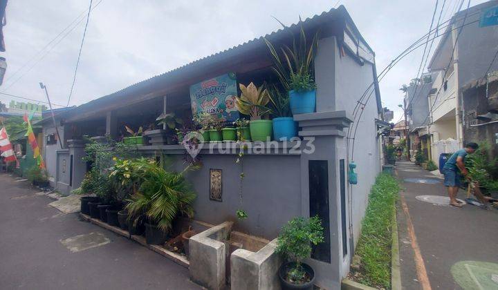 Rumah di JL. Delima V Malaka Sari SHM...cocok untuk kost2an...strategis, 50 meter dari SMA 44 ,100 meter dari pasar perumnas  150 dari kampus UHAMKA 1