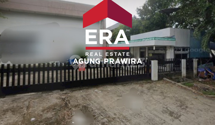 Warehouse for Sale – Pulo Gadung Industrial Estate, East Jakarta  
Ready to Use and Strategically Located in the Largest Industrial Area in East Jakarta!  

Specifications:  
Land Area: 5,770 m²  
Building Area: 4,226 m²  
Certificate Status: SHGB until 2035  
Electricity: 690 KVA  
Water: PAM  
Year Built: [not provided]