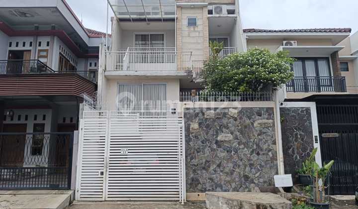 Rumah 3 Lantai di Billymoon Pondok Kelapa Jakarta Timur