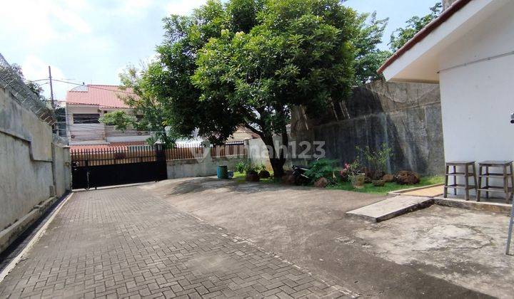 Tempat Usaha Jalan Raya 2