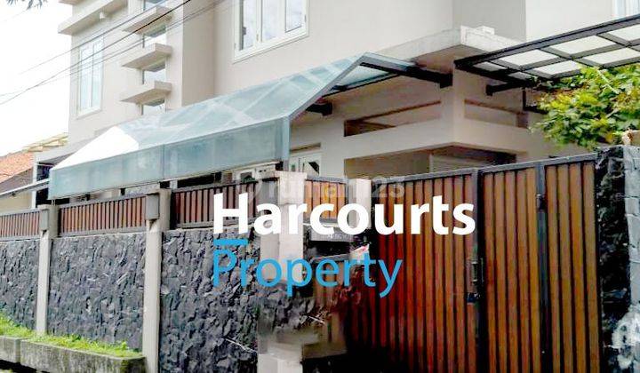 Rumah di hook area dekat senayan di jual 1