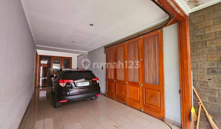 Rumah 2 Lantai Bagus di Menteng 2