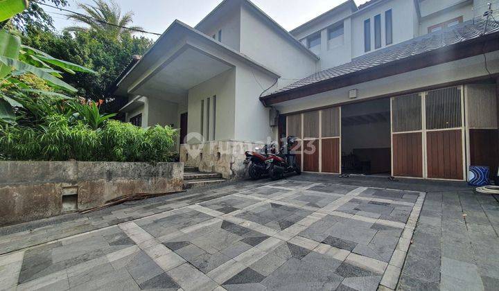 Rumah 2 Lantai Asri Di Kebayoran Baru 1