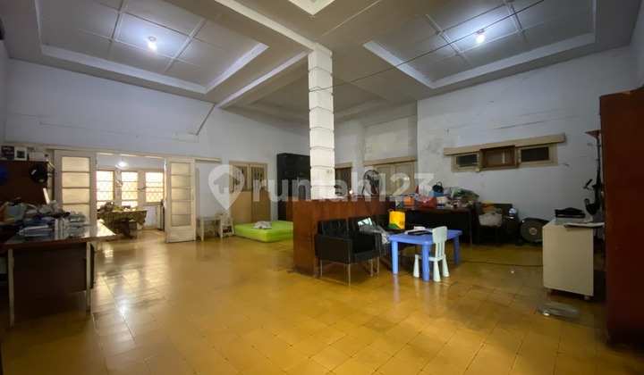 Rumah di Keb Baru untuk Usaha 2