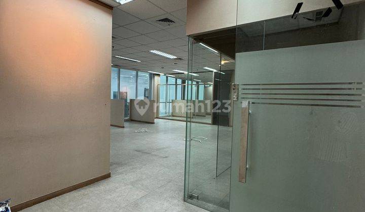 office space di axa tower sudah di partisi 1