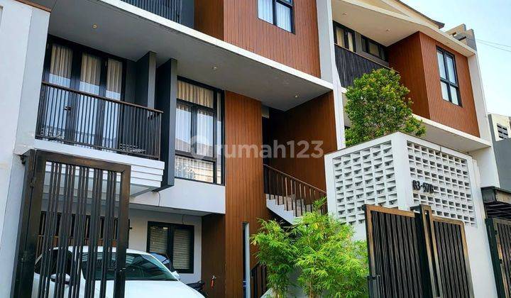 Rumah 3 Lantai Bagus di Ampera, Jakarta Selatan 1