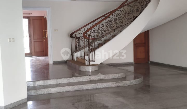 Rumah Mewah di Cilandak, Nyaman, Strategis. Rumah Mewah di Cilandak, Nyaman, Strategis.