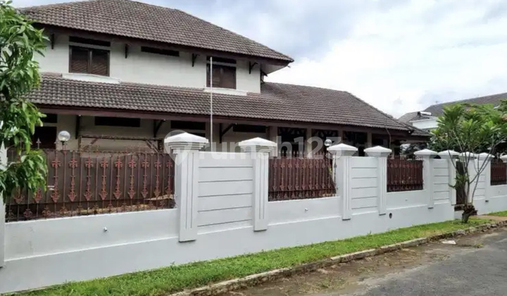 Rumah Klasik Di Cinere. Tenang Dekat Toll. Rumah Klasik Di Cinere. Tenang Dekat Toll.