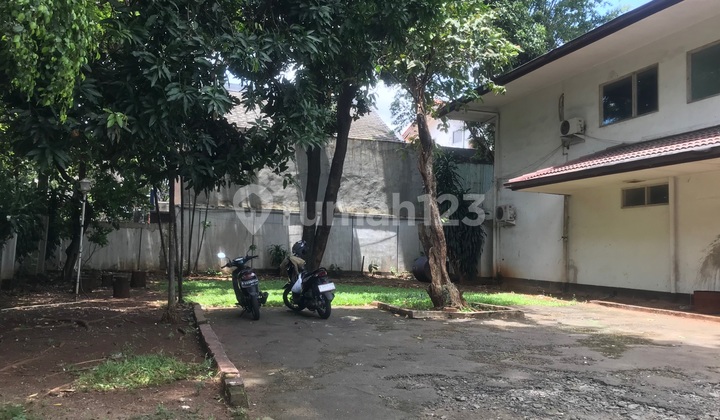Rumah Besar Di Kemang Raya Hitung Tanah