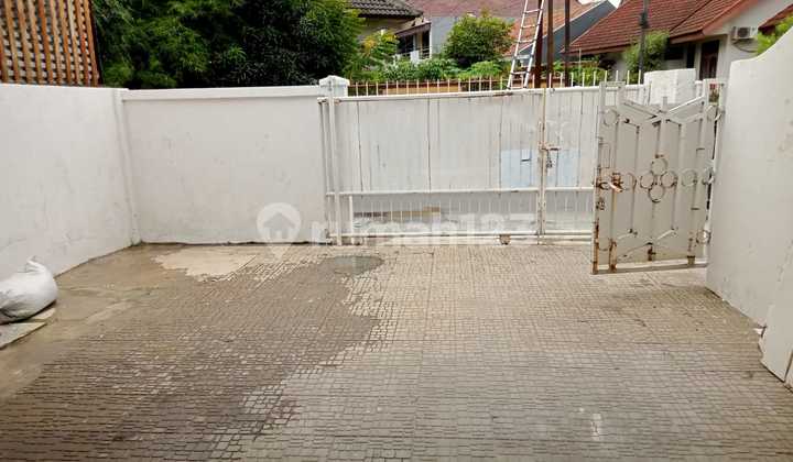 House in Duren Sawit, Wide Road, Flood-Free, Strategic Location. 2