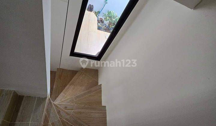 Rumah 2 lantai harga dibawah pasaran,jual cepat 2