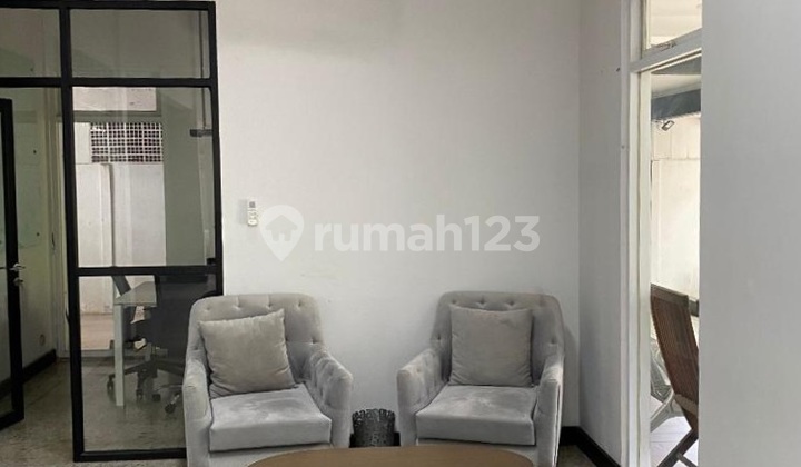 House on Main Street Suitable for Commercial Use in Pancoran, South Jakarta House on Main Street Suitable for Commercial Use in Pancoran, South Jakarta