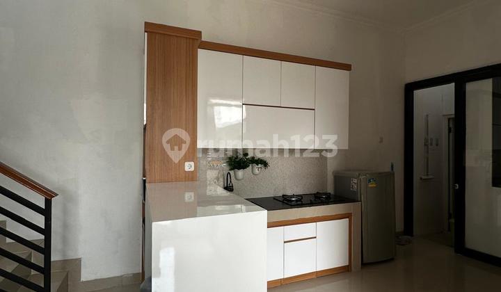 Rumah Sewa 2 Lantai Plus Rooftop Lokasi Strategis Dekat Pintu Tol Jorr Rumah Sewa 2 Lantai Plus Rooftop Lokasi Strategis Dekat Pintu Tol Jorr