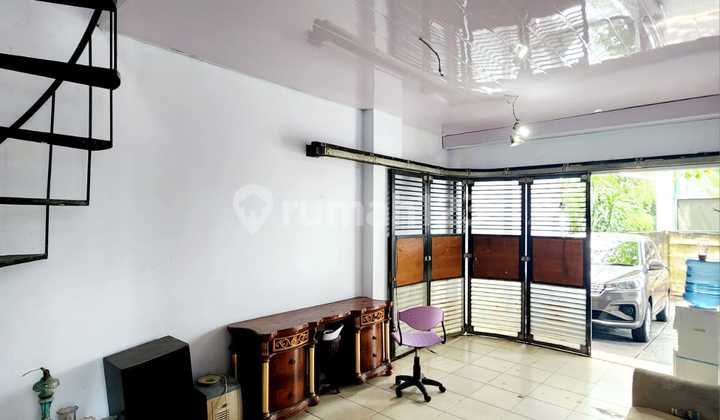 Ready-to-Occupy House for Quick Sale Below NJOP in Cilandak 2