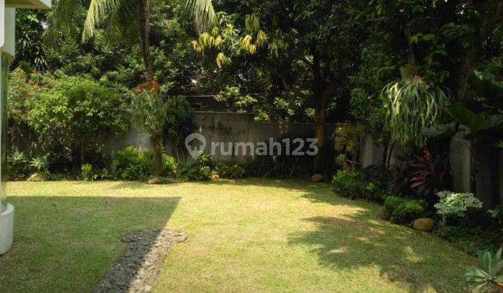 Rumah Megah dengan Taman Luas di Cilandak 2