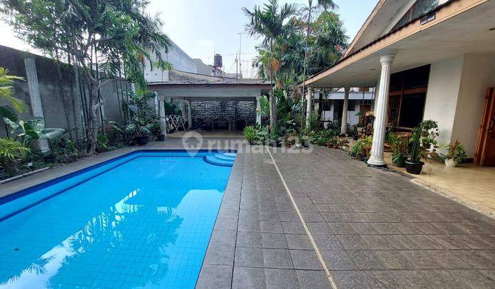 Rumah Luas dengan Swimming Pool dekat Pondok Indah Mall  2