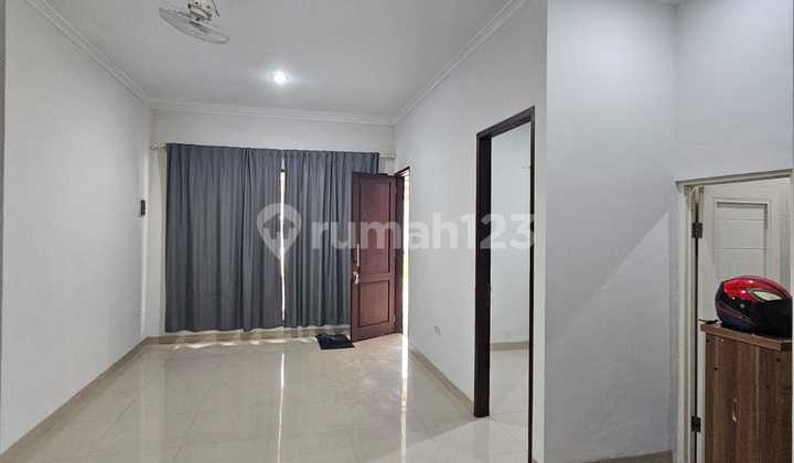 House for Rent in a Large Complex with Complete Facilities in Cinere 1