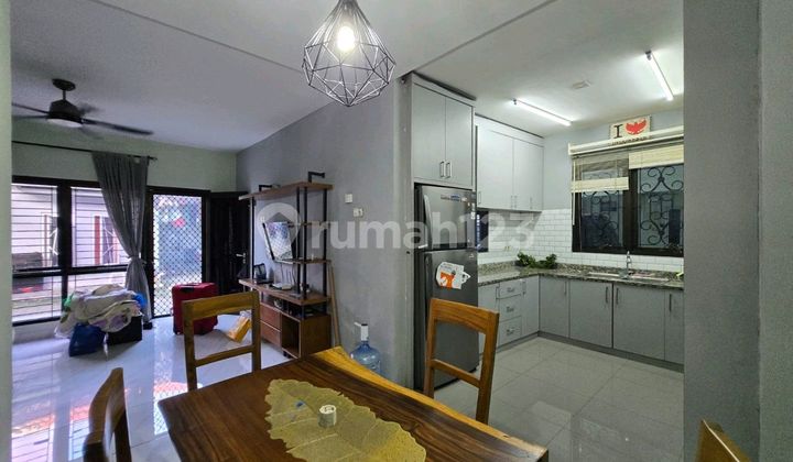 Rumah Sewa Full Furnish Ada Rooftop Lokasi Strategis Jakarta Selatan Rumah Sewa Full Furnish Ada Rooftop Lokasi Strategis Jakarta Selatan