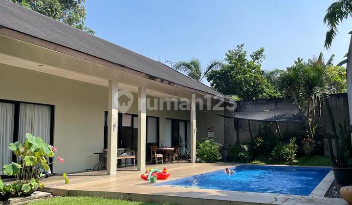 Spacious Comfortable House with Swimming Pool and Expansive Garden in Pondok Aren.