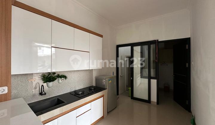 Rumah Sewa 2 Lantai Plus Rooftop Lokasi Strategis Dekat Pintu Tol Jorr 2