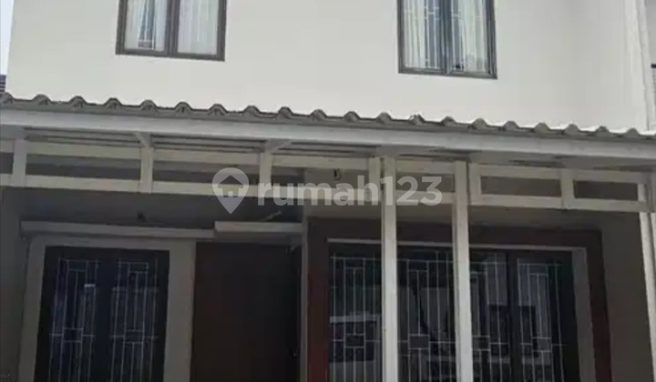 House for Rent in a Large Complex with Complete Facilities in Cinere 2
