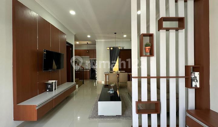 New Ready-to-Live House in a One-Gate Complex in Cirendeu