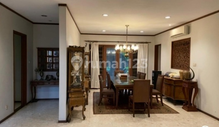 Luxurious Villa-Style Home with Spacious Yard Near Lebak Bulus MRT 2