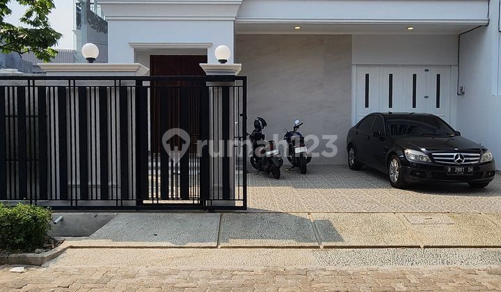 Rumah Mewah Dan Megah Ada Swimming Pool Di Lebak Bulus Rumah Mewah Dan Megah Ada Swimming Pool Di Lebak Bulus