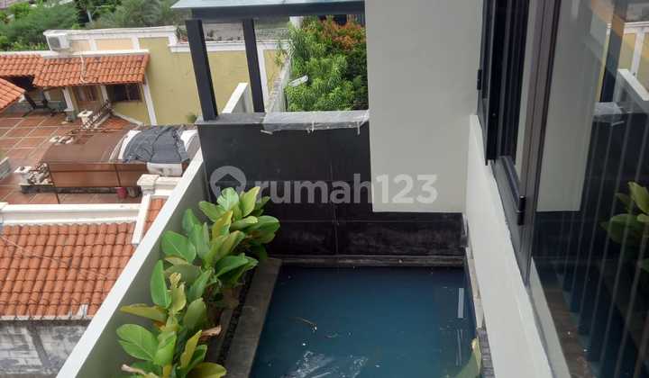 Rumah 2 Lantai Modern Ada Pool Lokasi Strategis di Cilandak