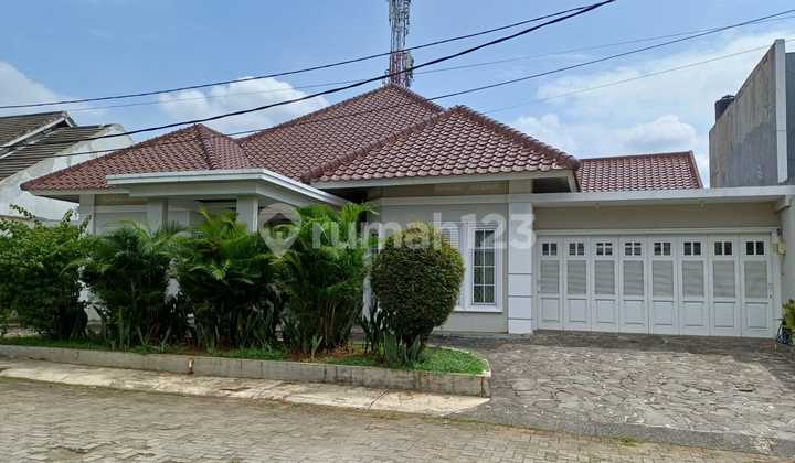Rumah American Classic Siap Huni Dalam Komplek Dekat Taman Mini