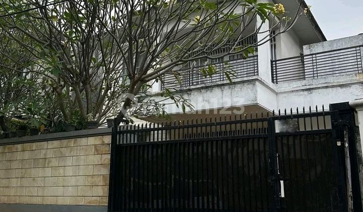 Rumah Megah Ceiling Tinggi Jalanan Lebar Di Pondok Indah