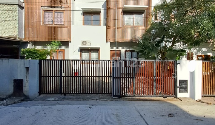 2-Story Spacious Rental House in a Gated Community in Cinere 1