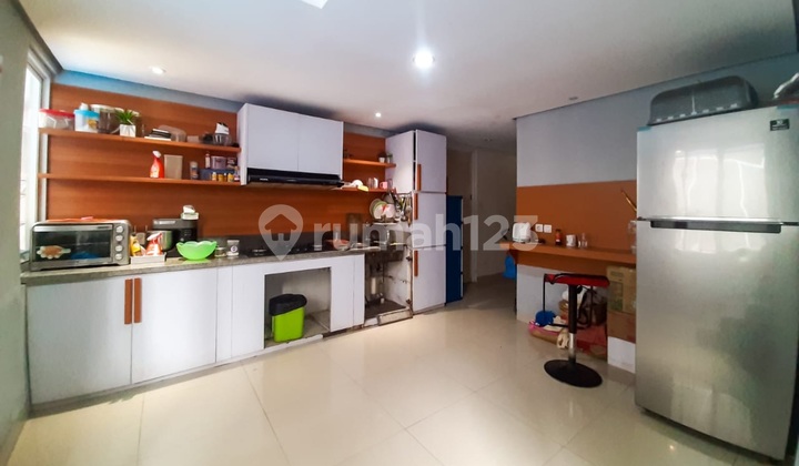 Rumah Hoek Mewah Ada Swimming Pool Dalam Komplek Asri Akses Dekat Tol  2