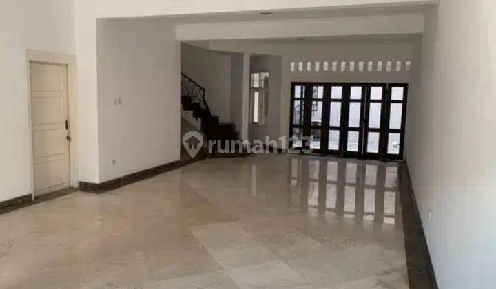 Rumah Secondary Terawat 2 Lantai Dekat Gandaria City 2