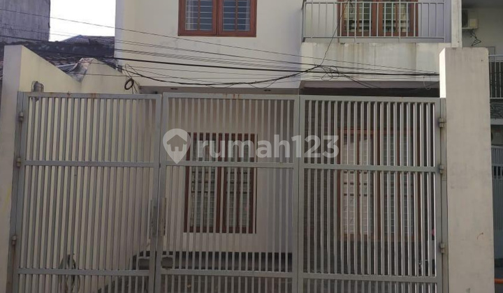 Harga Terbaik Area Tanjung Duren! Rumah Besar Siap Huni Harga Terbaik Area Tanjung Duren! Rumah Besar Siap Huni