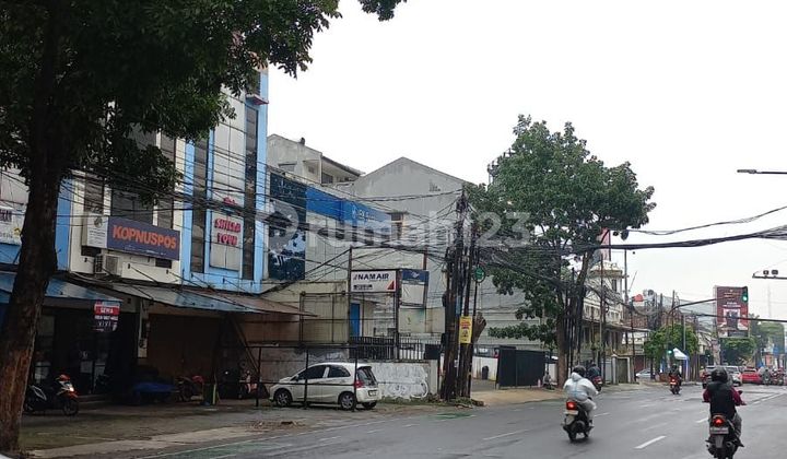 For Rent: Strategic Shop House in the Heart of Bandung City, Specifically on Jl Sunda, Near the Red Light at Simpang 5 Intersection. Premium Location with Busy Access and Suitable for Various Types of Businesses Such as Office, Retail, or Culinary.✨ Specifications:Land Area: 134 m²Building Area: 1