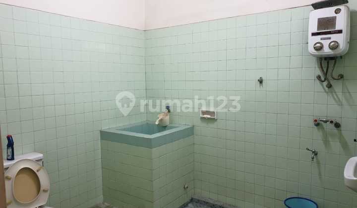 For Sale Well-Maintained and Lush Old House on Jalan Pandu 2